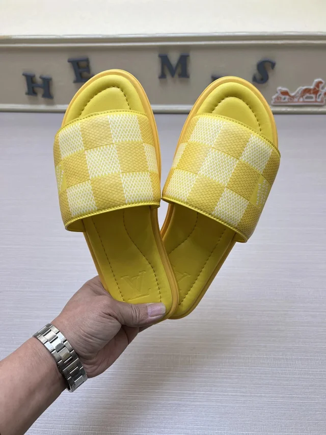 Louis Vuitton Slippers Monogram Slide product detail image 1