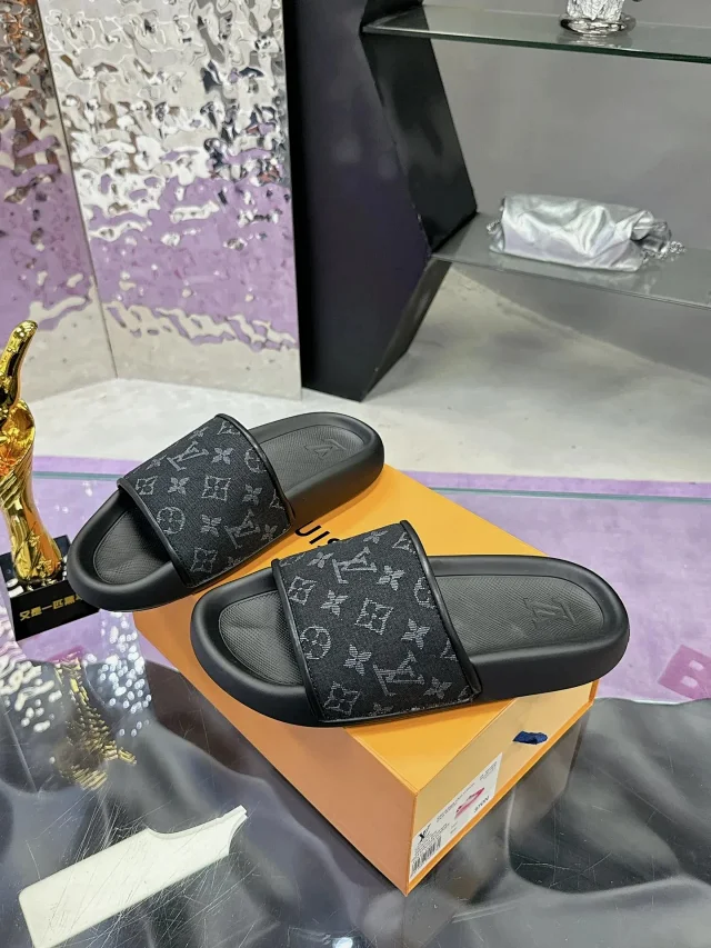 Louis Vuitton Slippers Monogram Slide product detail image 5