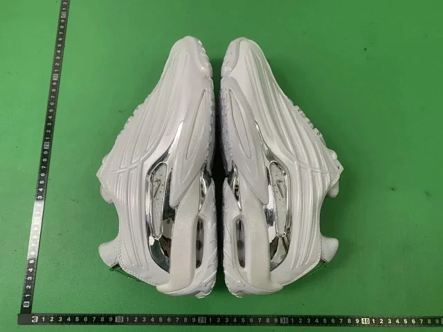 Nike Sneakers Sculpted Upper with Visible Air Cushion product detail image 5