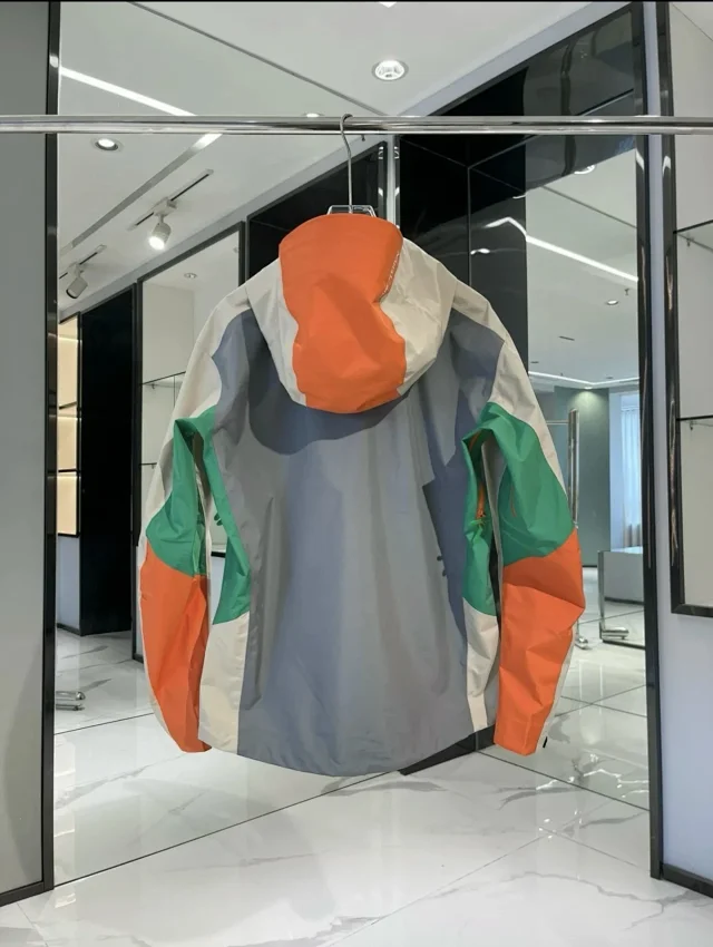 Arc'teryx Jackets Hooded color-block shell jacket with zip pockets product detail image 4