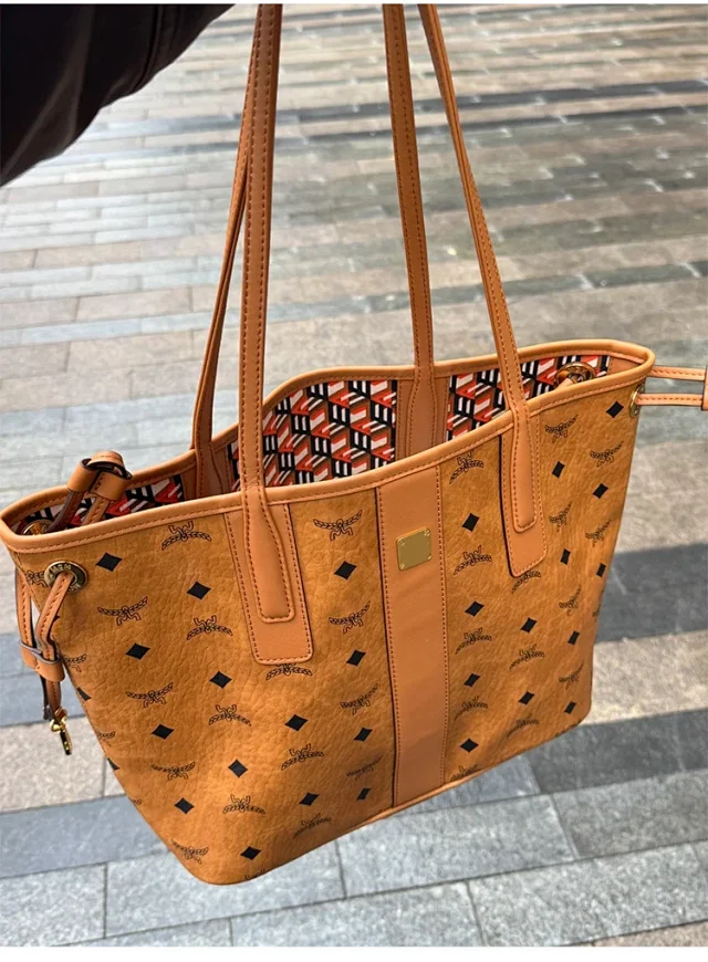 MCM Handbags Visetos tote with detachable pouch product detail image 6