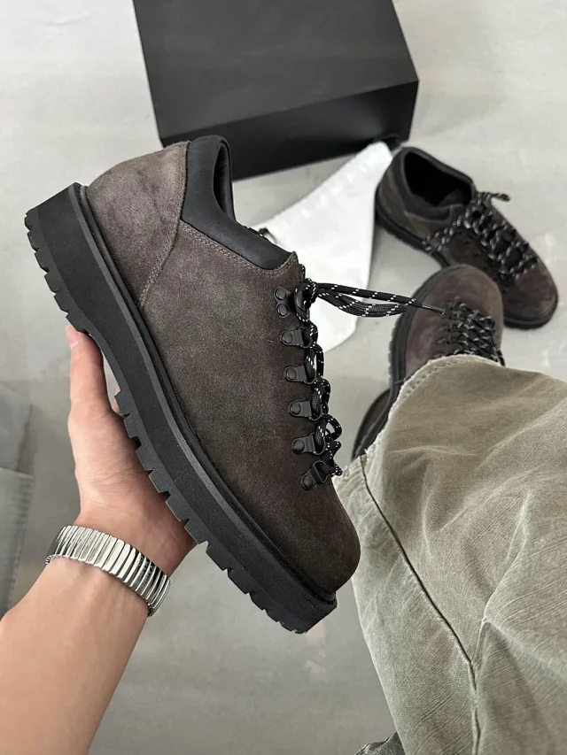 Unbranded Leather Shoes Low-Top Lace-Up with Metal D-Ring Eyelets and Lug Sole product detail image 2