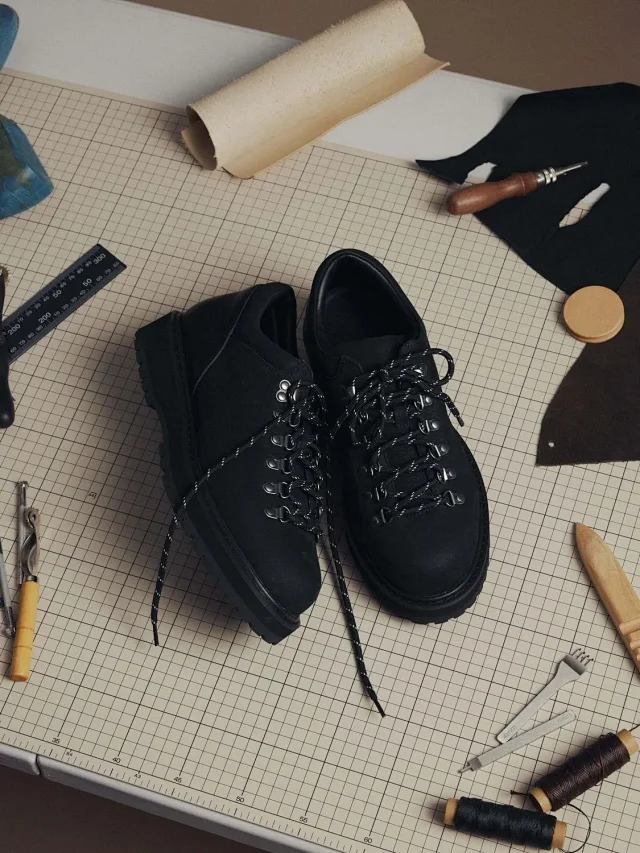 Unbranded Leather Shoes Low-Top Lace-Up with Metal D-Ring Eyelets and Lug Sole product detail image 10