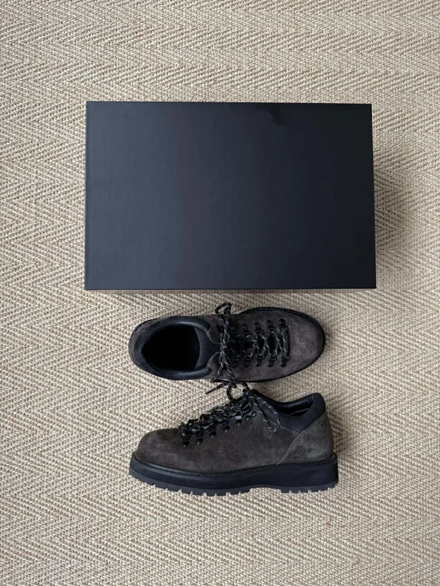 Unbranded Leather Shoes Low-Top Lace-Up with Metal D-Ring Eyelets and Lug Sole product detail image 13