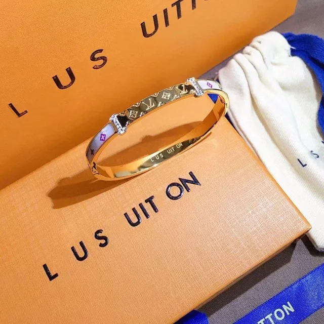 Unbranded Jewelry Monogram-Pattern Hinged Bangle Bracelet product detail image 4