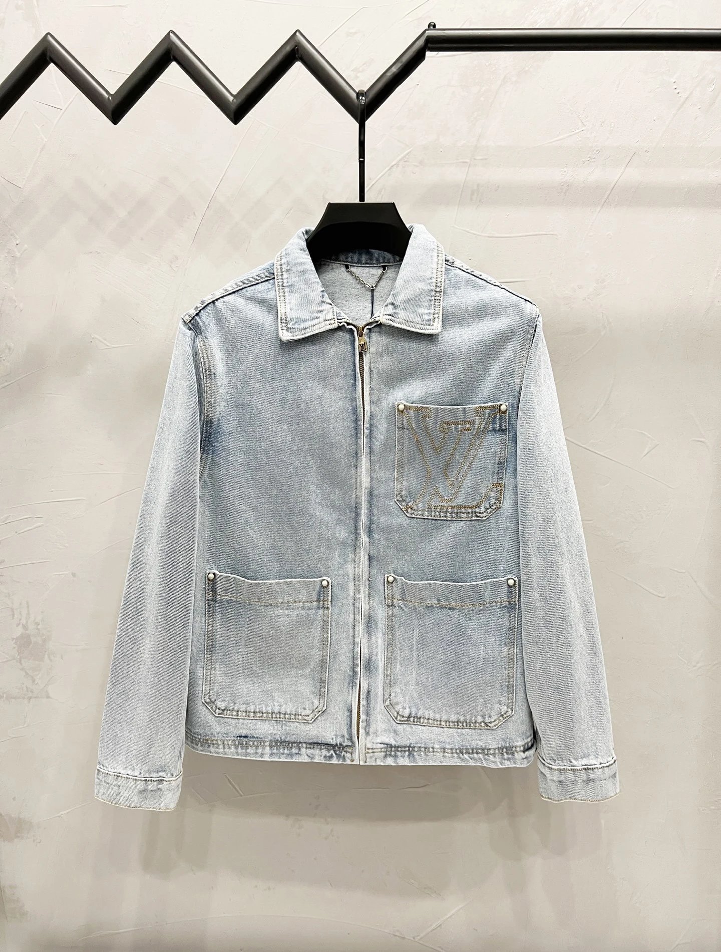 Louis Vuitton Patterned Denim Jeans — M822