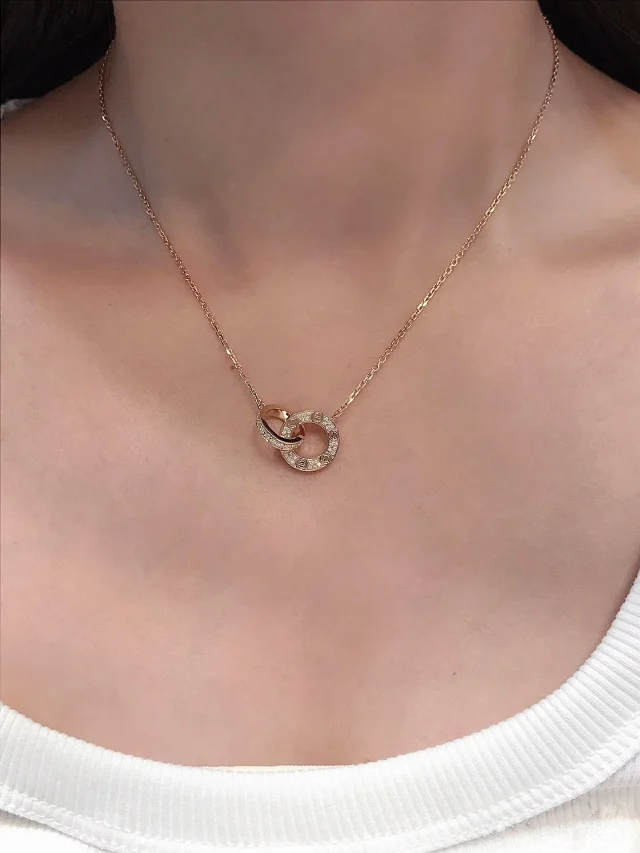 Unbranded Jewelry Interlocking Ring Pendant Necklace product detail image 1