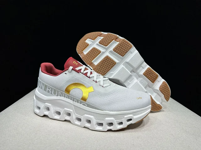 On Sneakers Cloudmonster 2 product detail image 11
