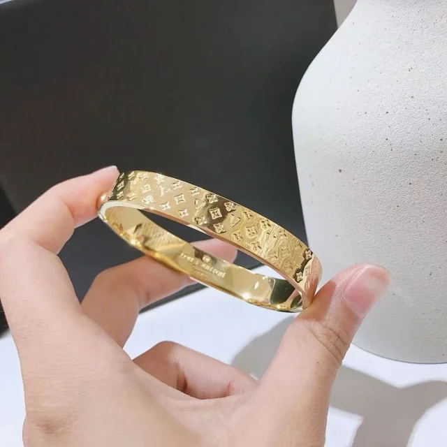 Unbranded Jewelry Monogram-Pattern Hinged Bangle Bracelet product detail image 3