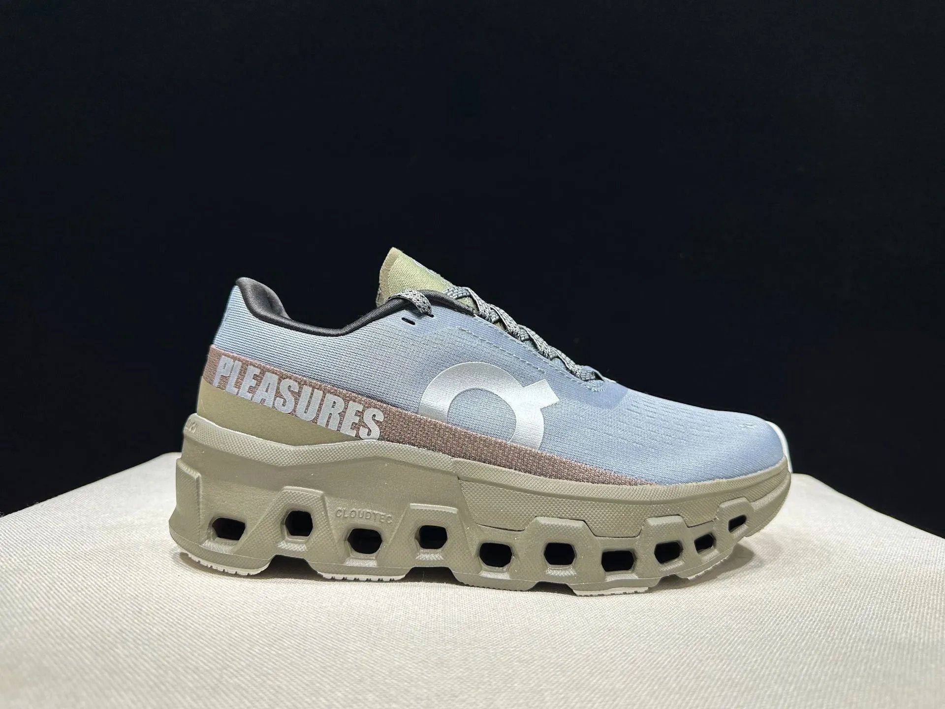 On Sneakers Cloudmonster 2 — Style 4