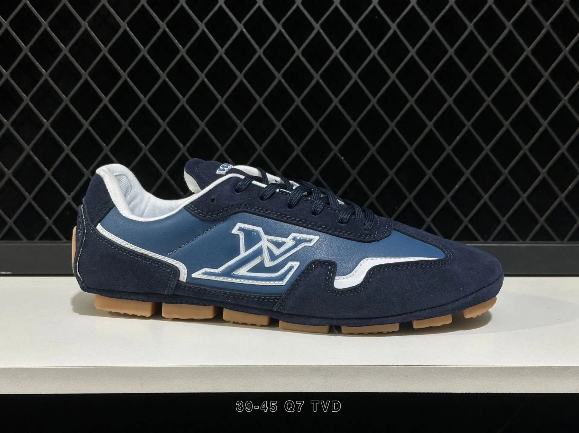 Louis Vuitton Sneakers Low-Top Lace-Up — 4