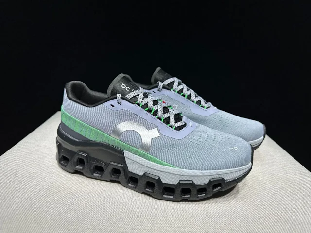 On Sneakers Cloudmonster 2 product detail image 4