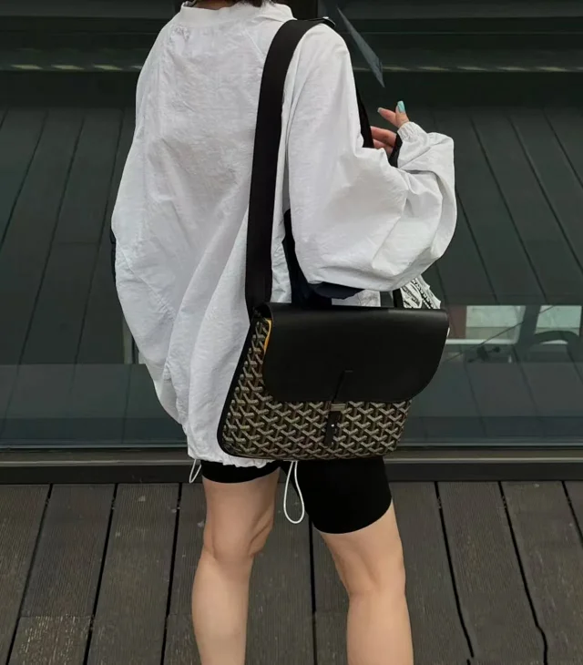 Goyard Crossbody Bags Flap Messenger Bag with Chevron Pattern product detail image 10