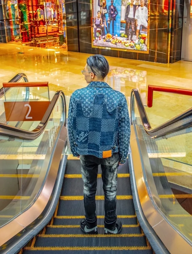 Louis Vuitton Patterned Denim Jeans product detail image 11