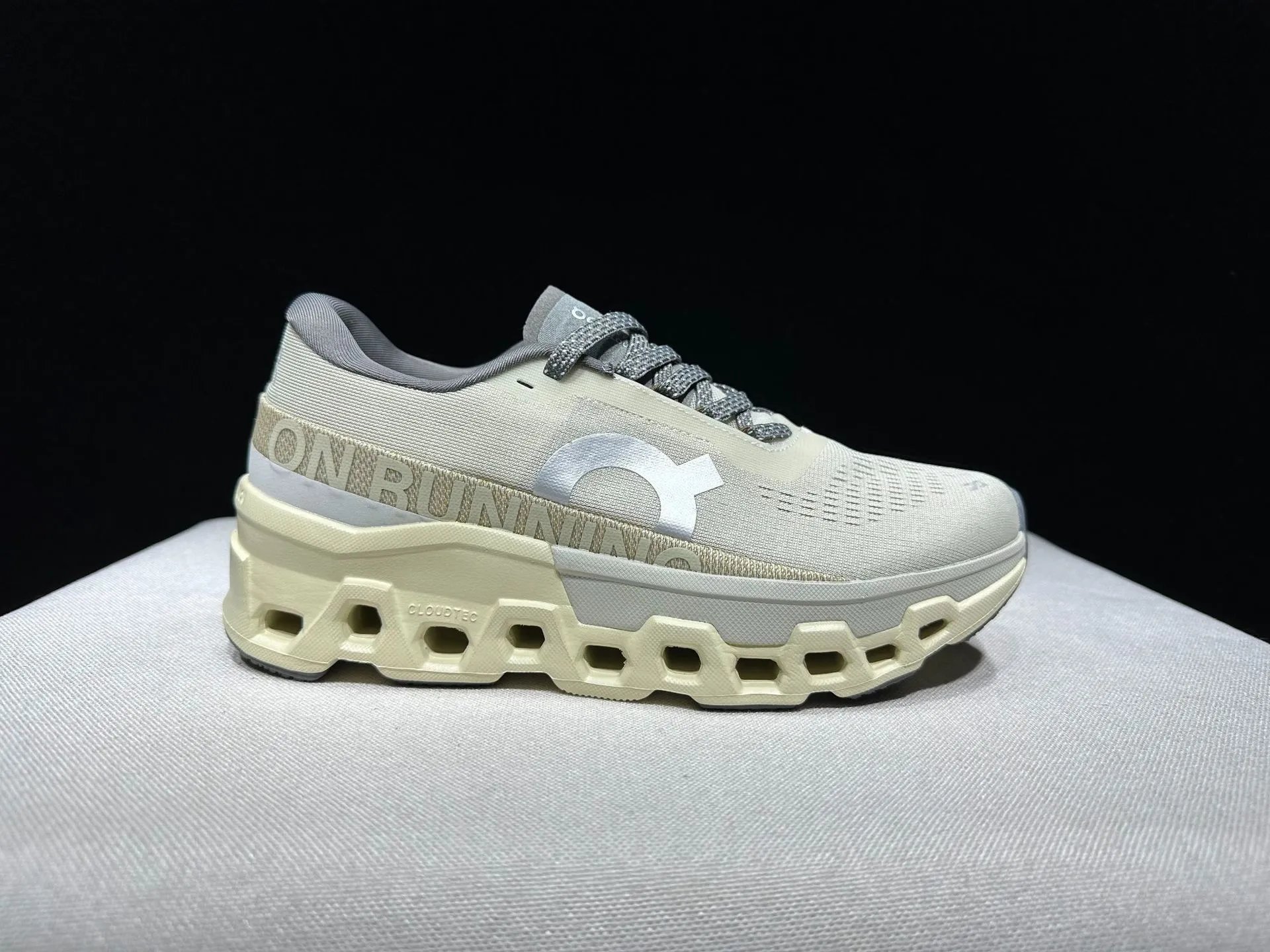On Sneakers Cloudmonster 2 — Style 15
