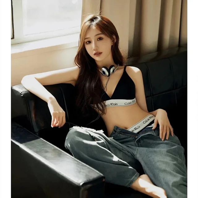 Calvin Klein Underwear Triangle bralette and briefs set product detail image 3