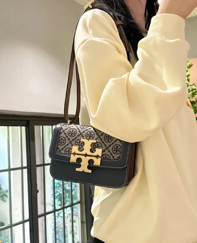 Tory Burch Crossbody Bags Double T Logo Pebbled Flap Bag product detail image 7