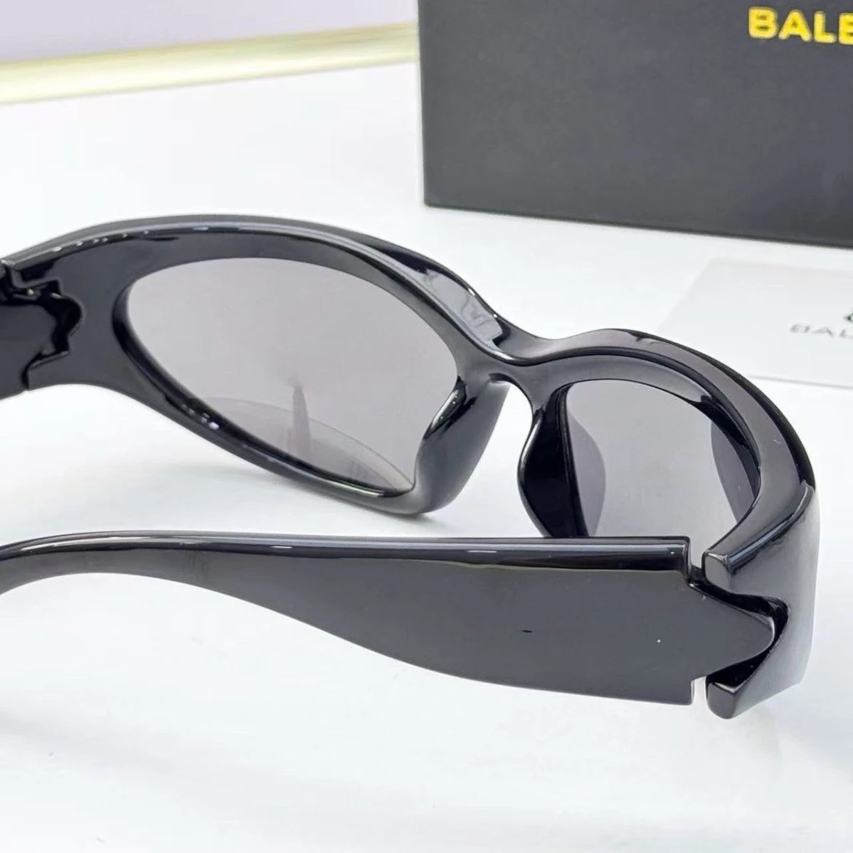 Unbranded Eyewear BB 0157 wraparound sunglasses image 3