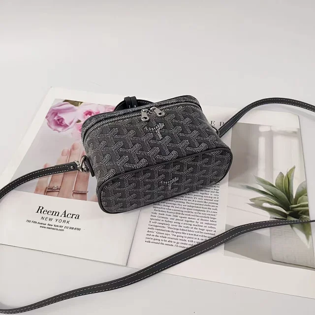 Goyard Crossbody Bags Monogram Zip Cosmetic Case product detail image 6