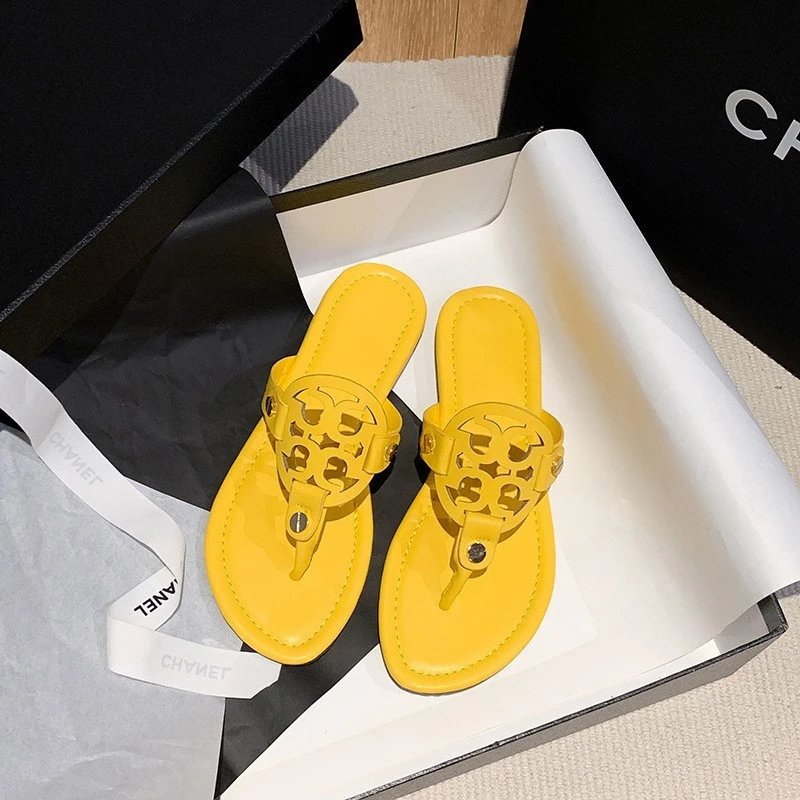 Tory Burch Sandals Flat thong with cutout double-T medallion — yellow matte