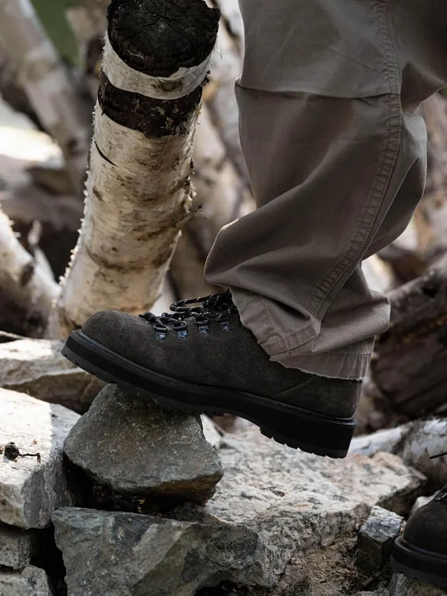Unbranded Leather Shoes Low-Top Lace-Up with Metal D-Ring Eyelets and Lug Sole product detail image 17