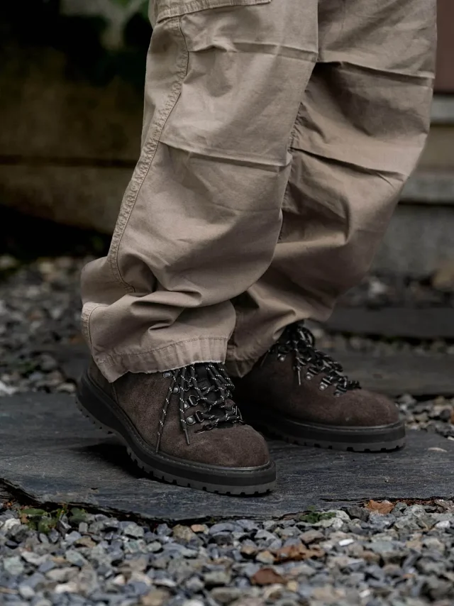 Unbranded Leather Shoes Low-Top Lace-Up with Metal D-Ring Eyelets and Lug Sole product detail image 18