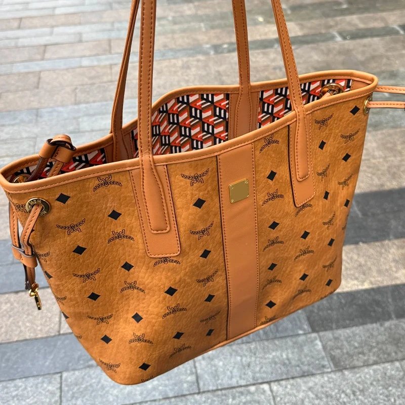 MCM Handbags Visetos tote with detachable pouch image 3