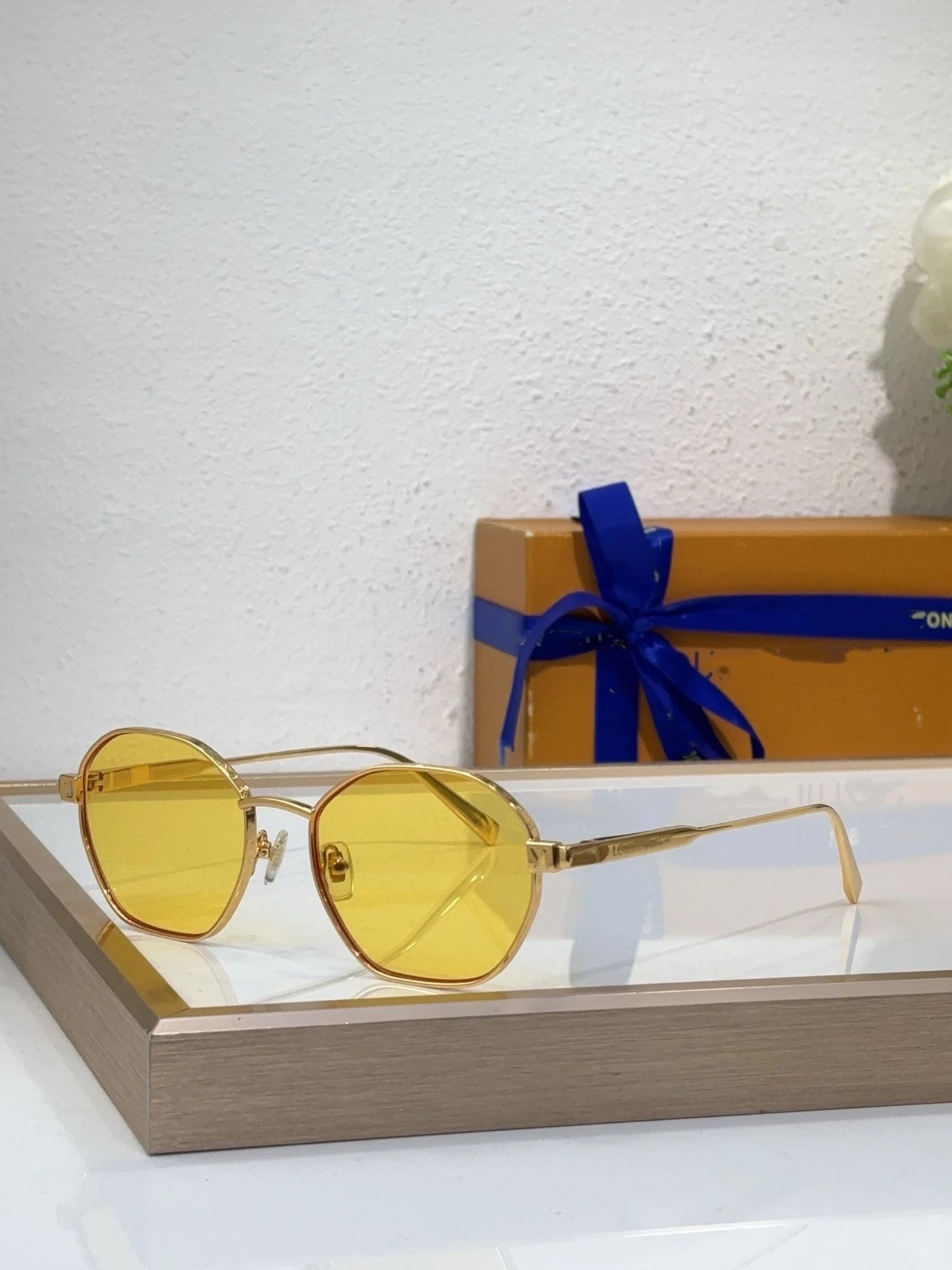 Louis Vuitton Eyewear Z2193U Geometric Metal-Frame Sunglasses — 3