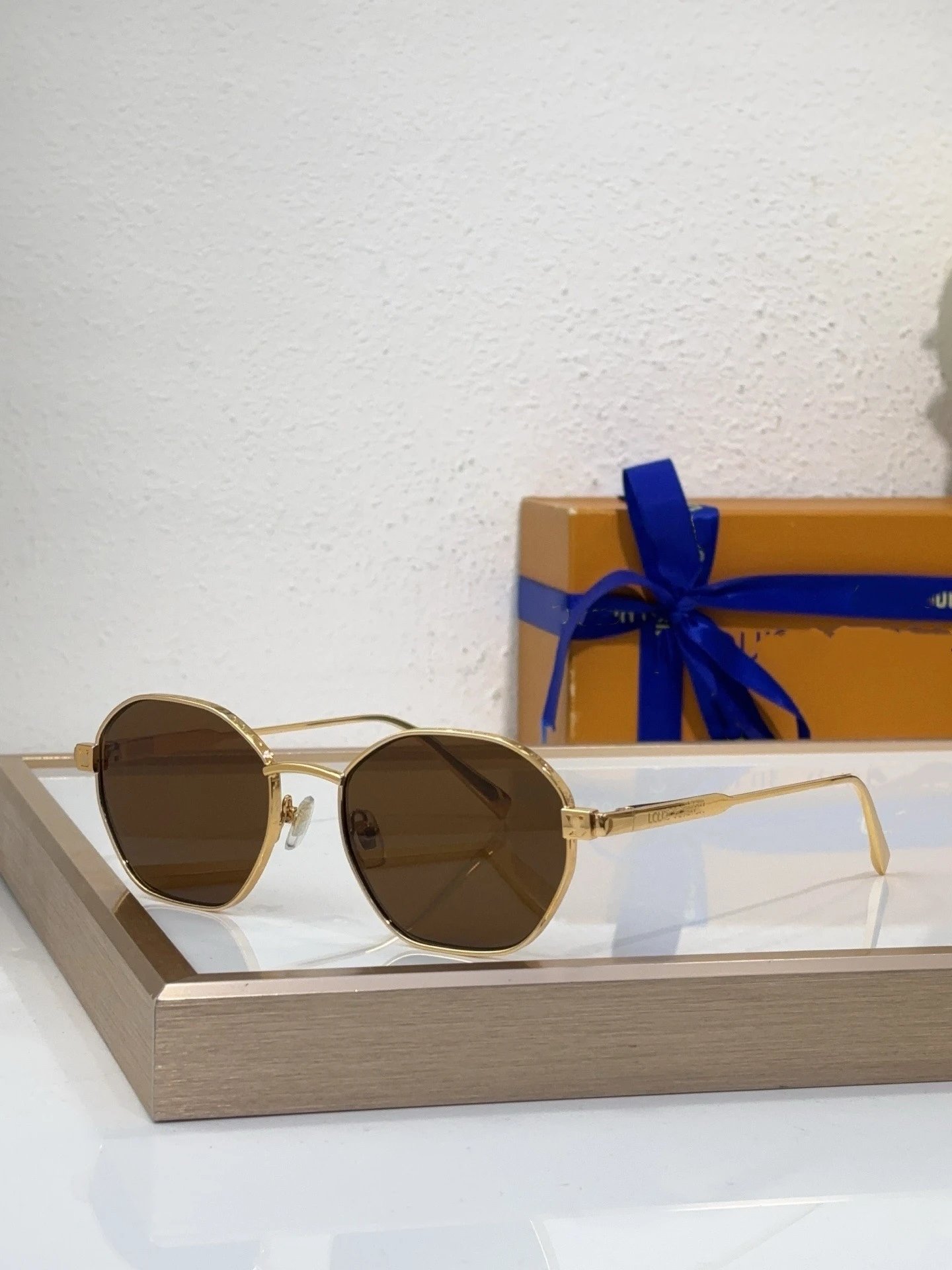 Louis Vuitton Eyewear Z2193U Geometric Metal-Frame Sunglasses — 5