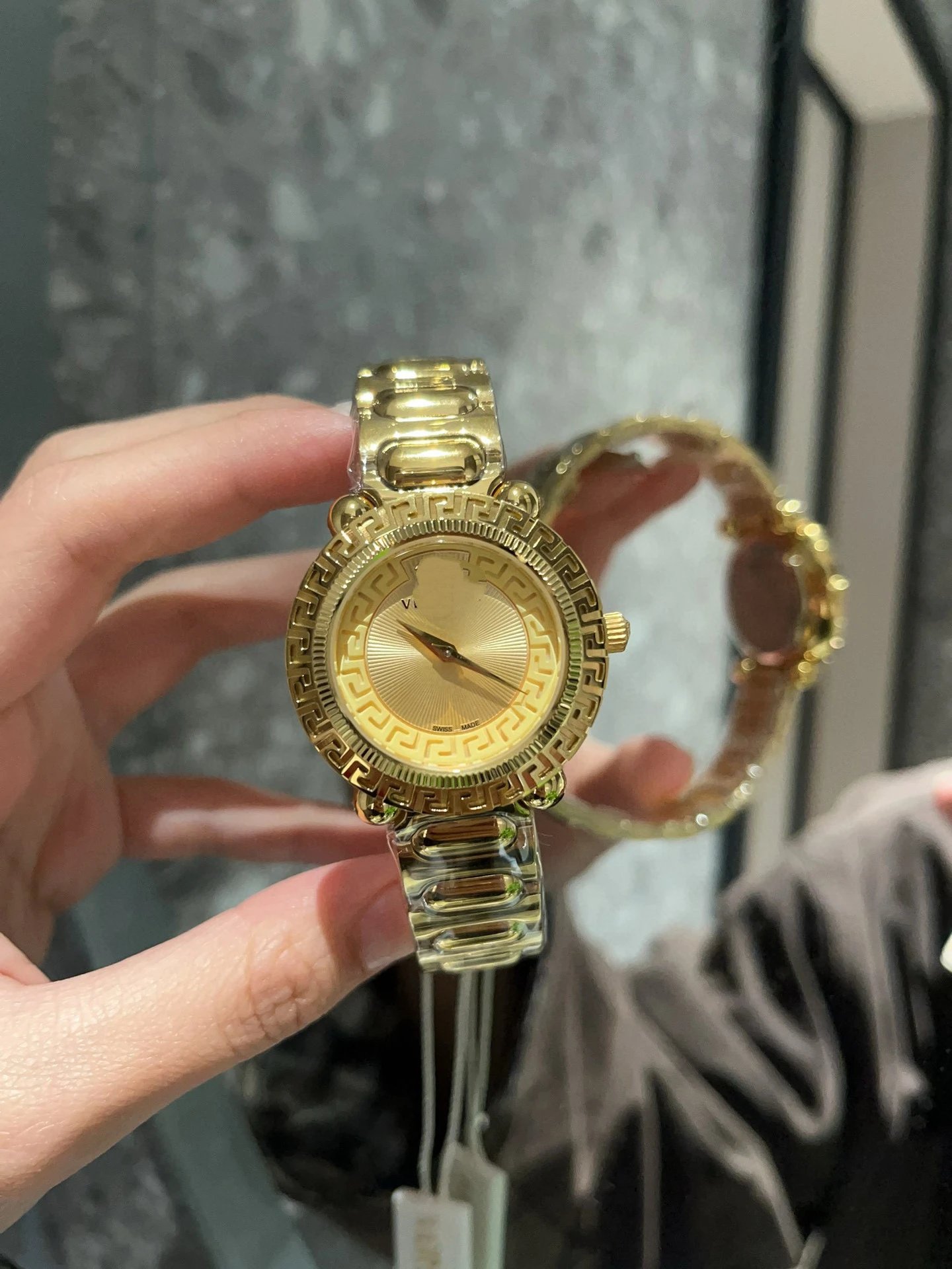 Versace Watches Medusa Motif Greek Key Bezel Metal Bracelet Watch — 25+Counter gift box packaging