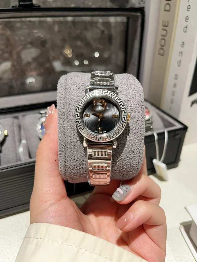 Versace Watches Medusa Motif Greek Key Bezel Metal Bracelet Watch product detail image 3