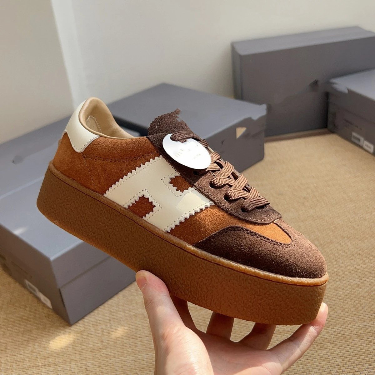 Hogan Sneakers Low-Top Platform with H Side Logo image 5