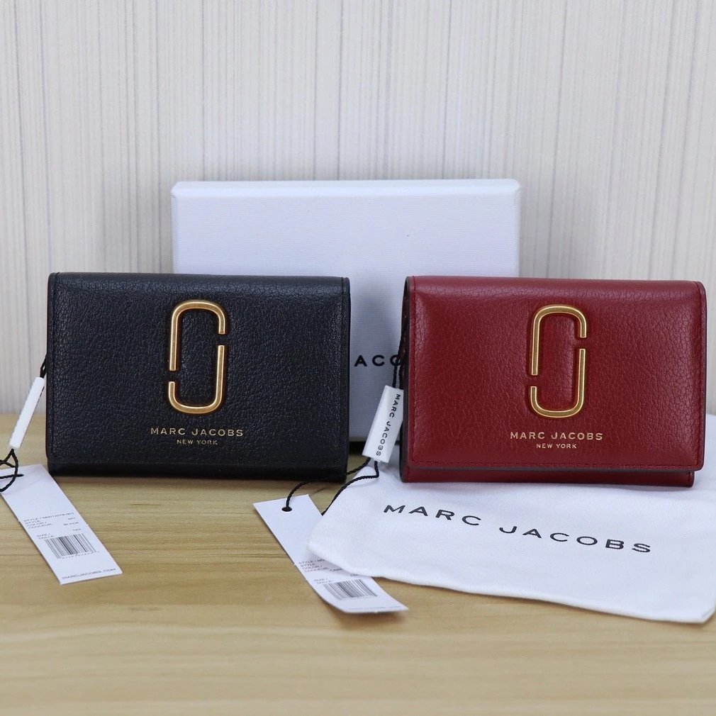 Marc Jacobs Wallets & Card Holders Compact bifold wallet with gold Double J hardware image 3