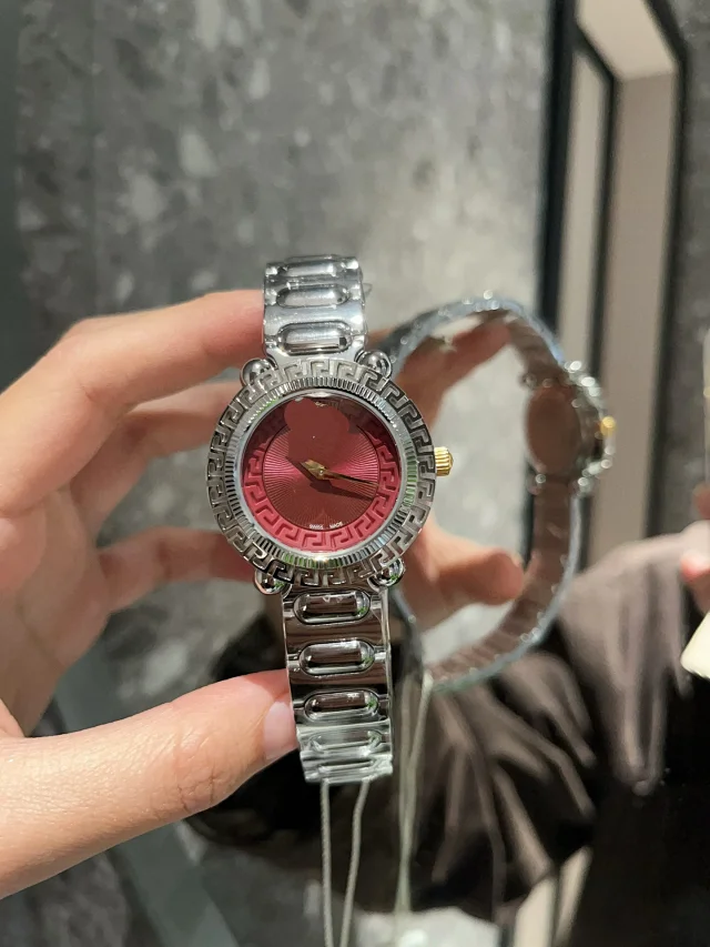 Versace Watches Medusa Motif Greek Key Bezel Metal Bracelet Watch product detail image 35