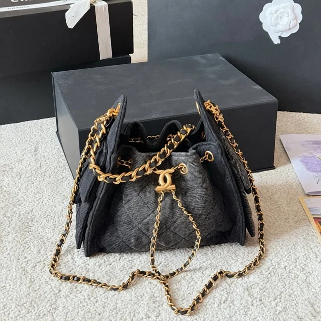 Chanel Shoulder Bags Quilted drawstring chain bag product detail image 1