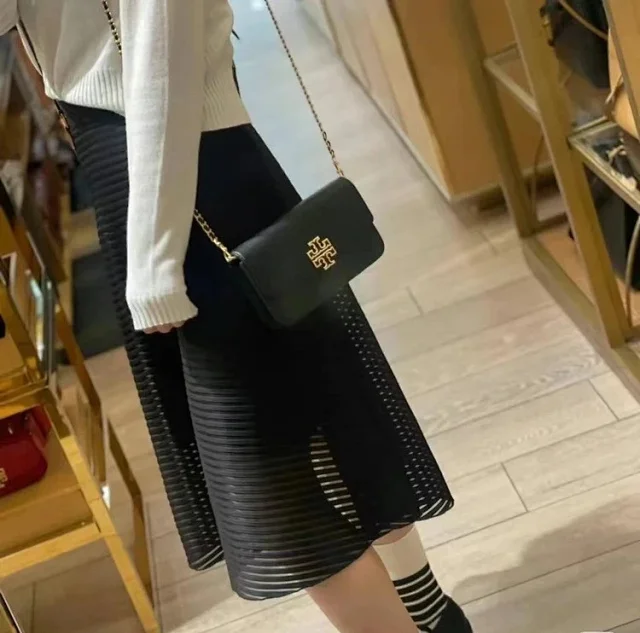 Tory Burch Crossbody Bags Small pebbled-leather flap bag with chain strap and Double T logo product detail image 2