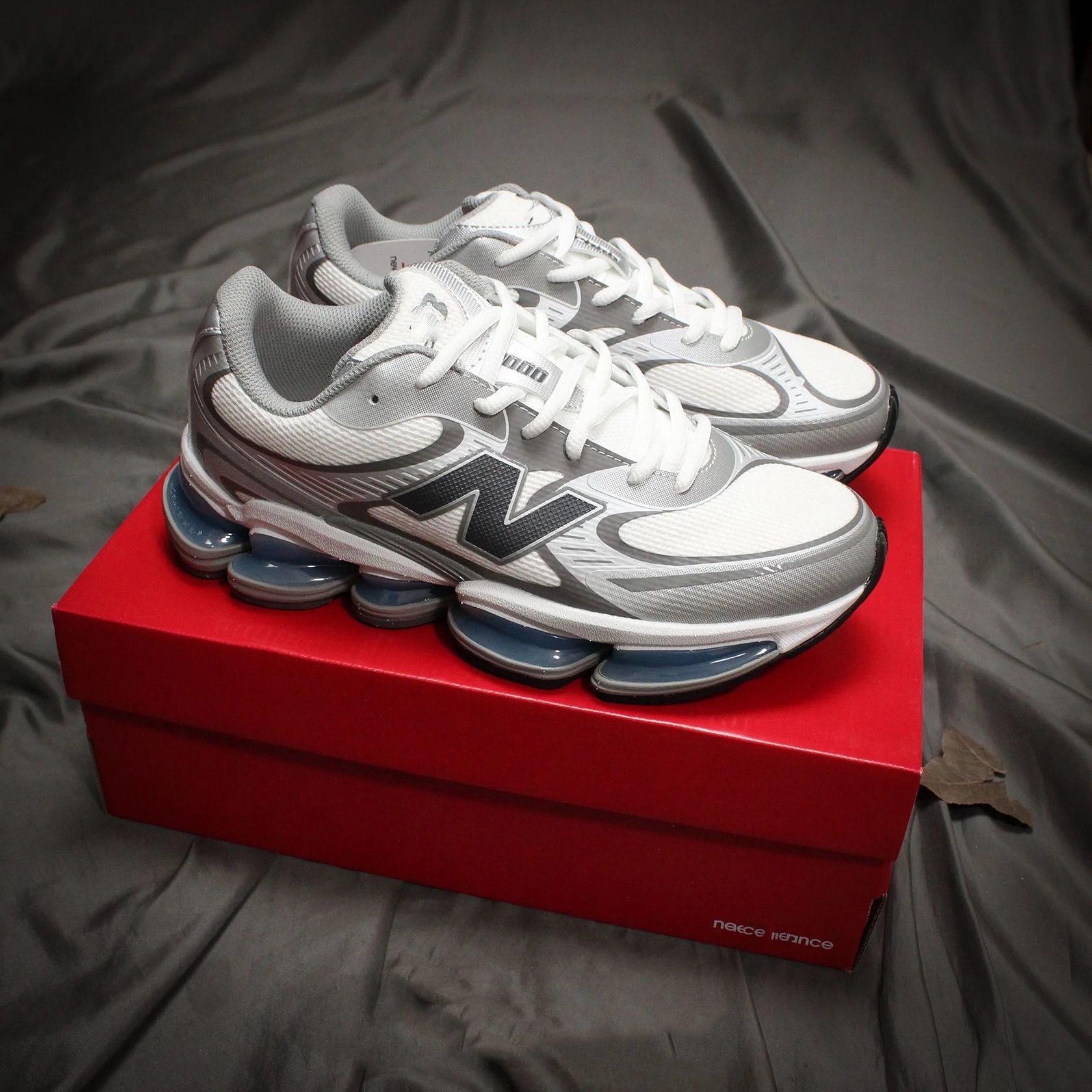 New Balance Sneakers 2000 Air-Cushion — 13