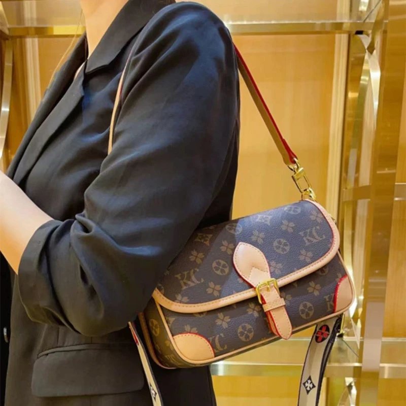 Dior Crossbody Bags Flap Chain Bag image 3