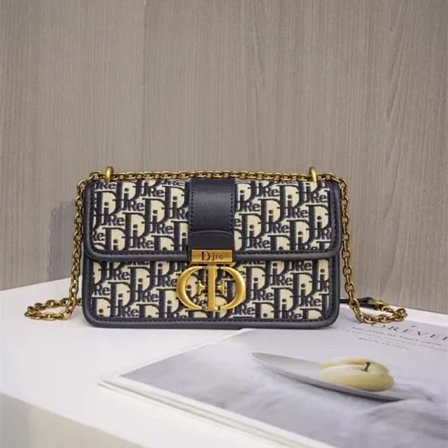 Dior Crossbody Bags Flap Chain Bag product detail image 4