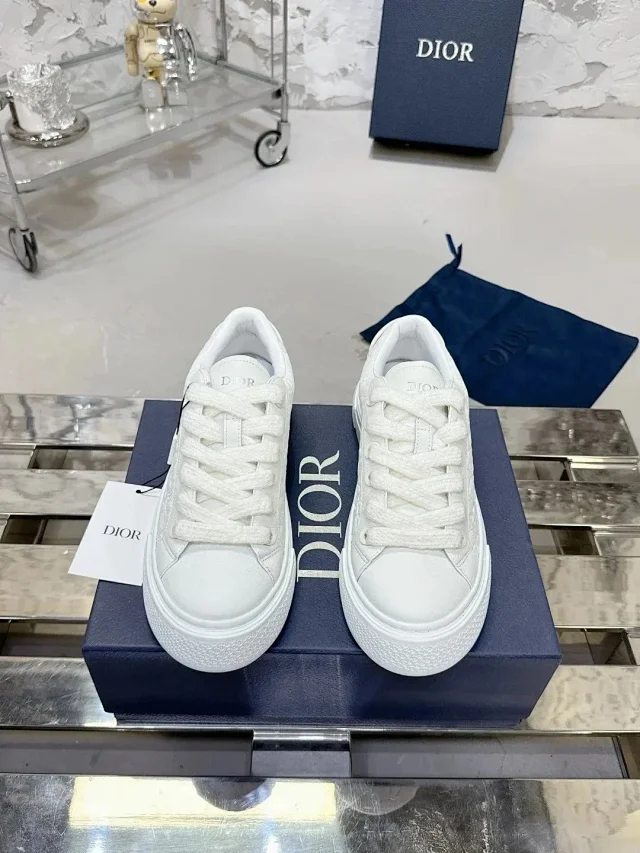 Dior Sneakers B33 low-top lace-up with Oblique panels product detail image 1