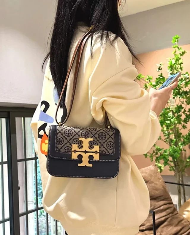 Tory Burch Crossbody Bags Double T Logo Pebbled Flap Bag product detail image 5
