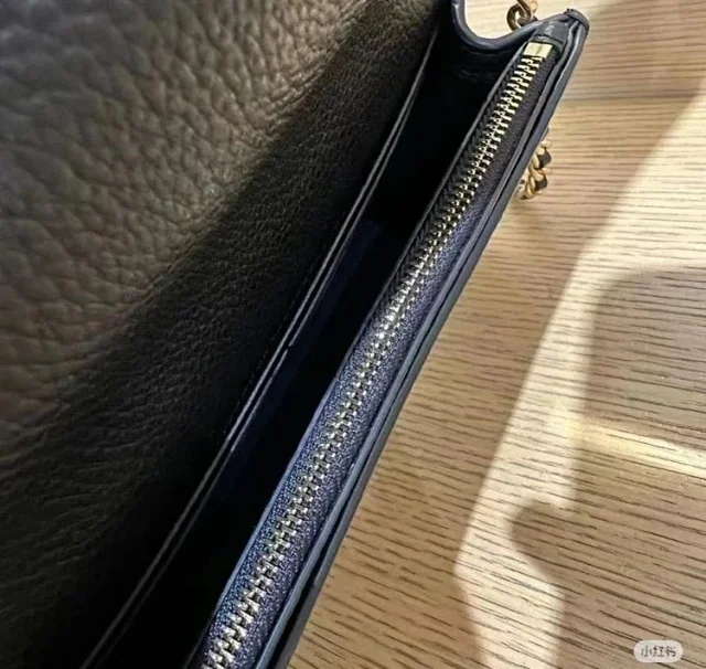 Tory Burch Crossbody Bags Small pebbled-leather flap bag with chain strap and Double T logo product detail image 8
