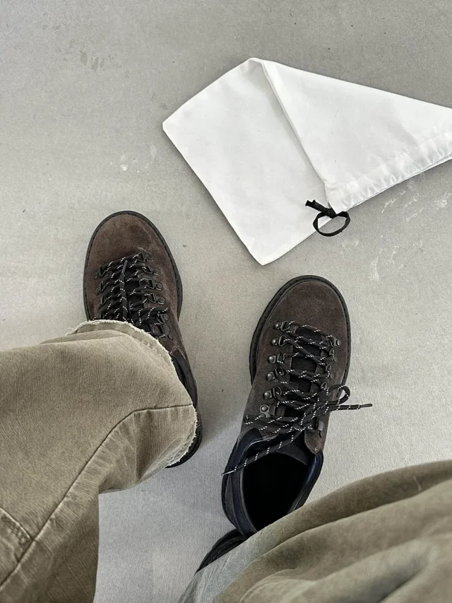 Unbranded Leather Shoes Low-Top Lace-Up with Metal D-Ring Eyelets and Lug Sole product detail image 6