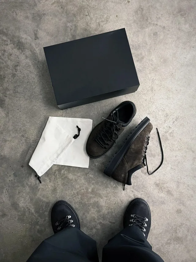 Unbranded Leather Shoes Low-Top Lace-Up with Metal D-Ring Eyelets and Lug Sole product detail image 8