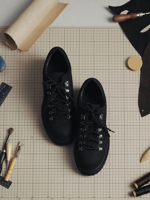 Unbranded Leather Shoes Low-Top Lace-Up with Metal D-Ring Eyelets and Lug Sole product detail image 11