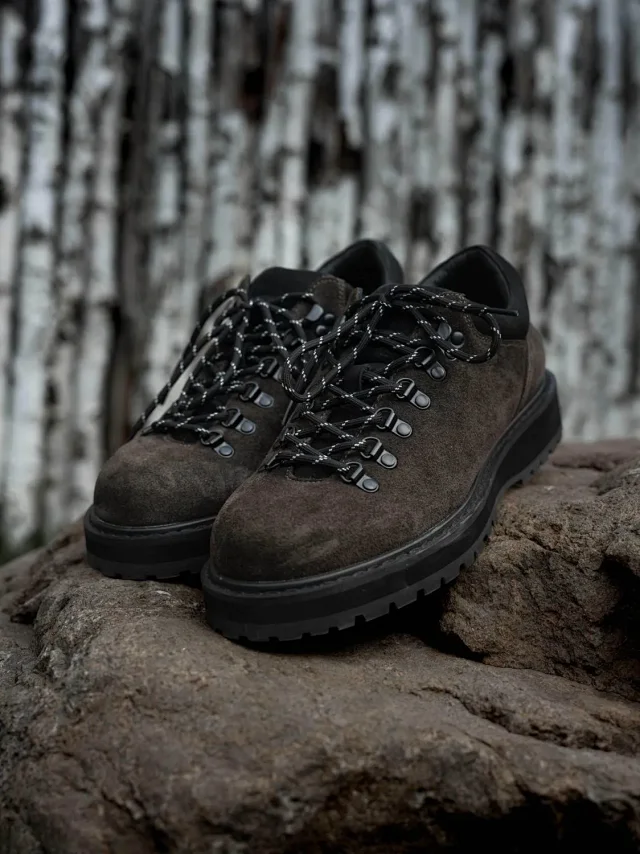 Unbranded Leather Shoes Low-Top Lace-Up with Metal D-Ring Eyelets and Lug Sole product detail image 19