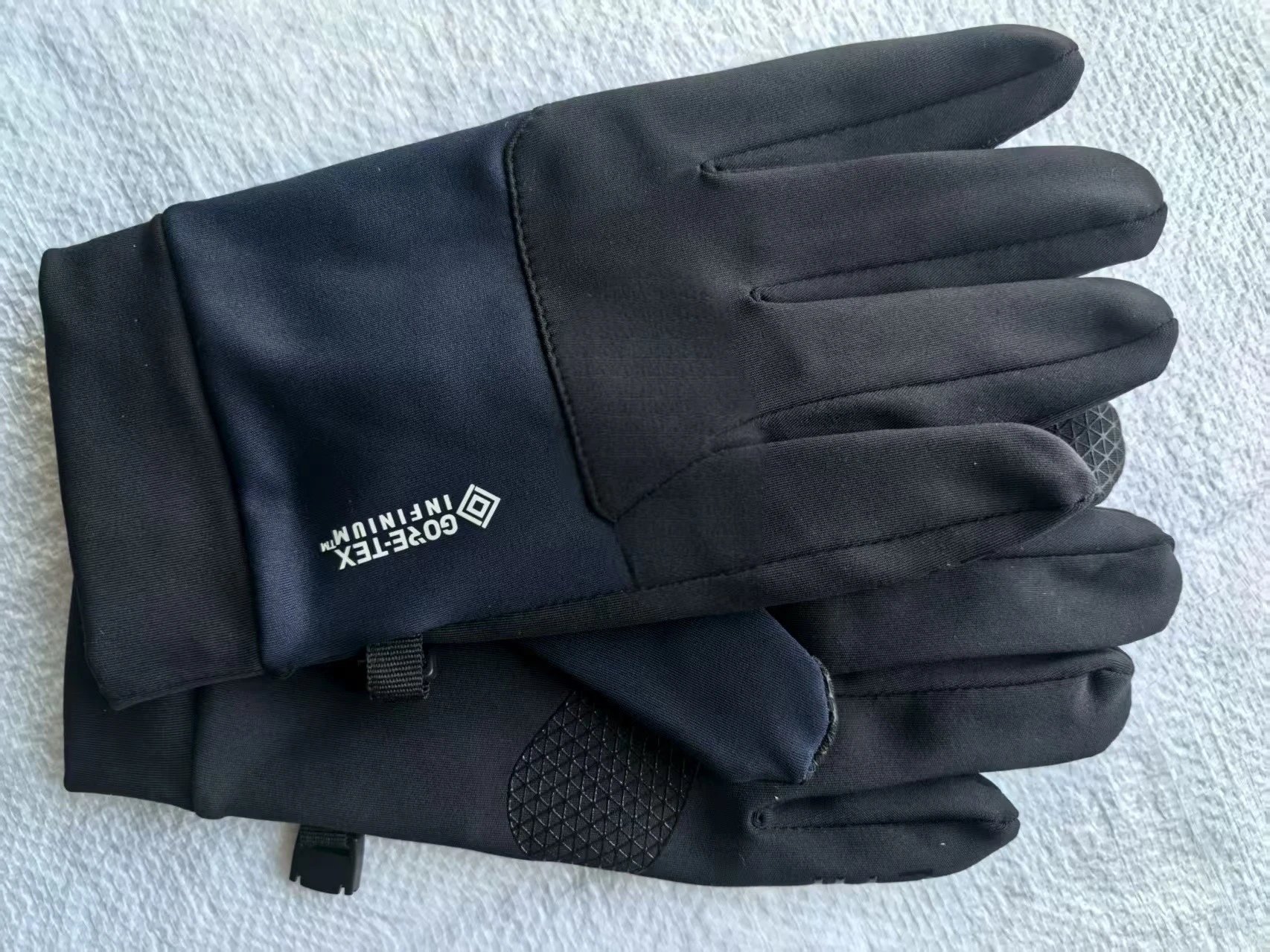GORE-TEX Gloves INFINIUM touchscreen with non-slip palm grip and adjustable wrist buckle — Navy Blue