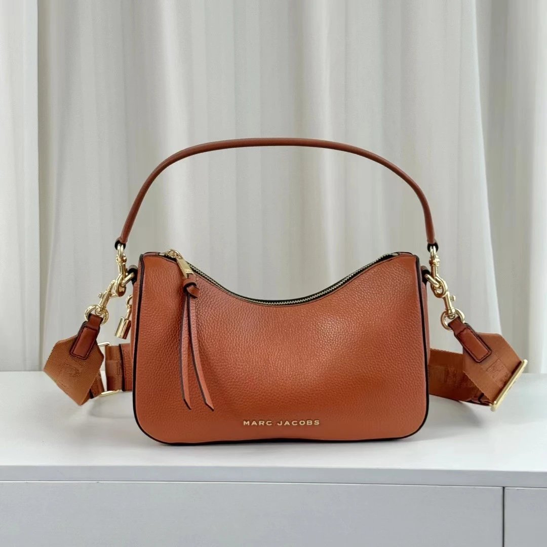 Marc Jacobs Shoulder Bags Pebbled Zip Hobo — Large size, brown color 28/17/11 cm