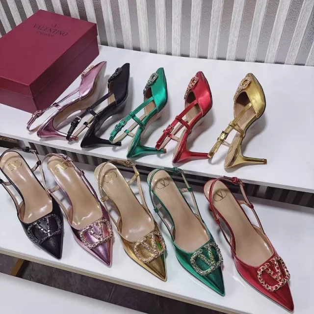 Valentino Garavani High Heels Pointed-Toe Rhinestone V-Buckle Slingback product detail image 2