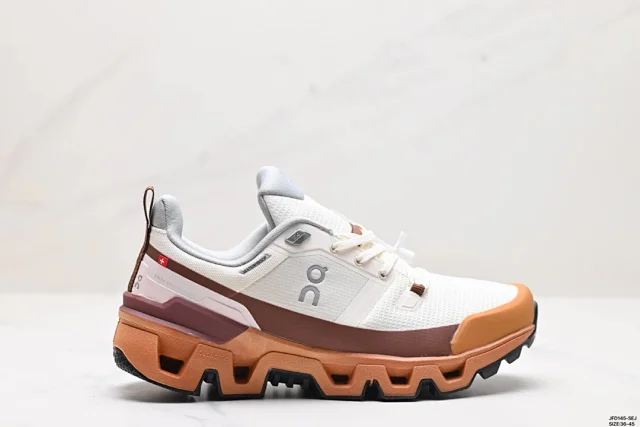 On Sneakers Cloudwander Waterproof product detail image 2